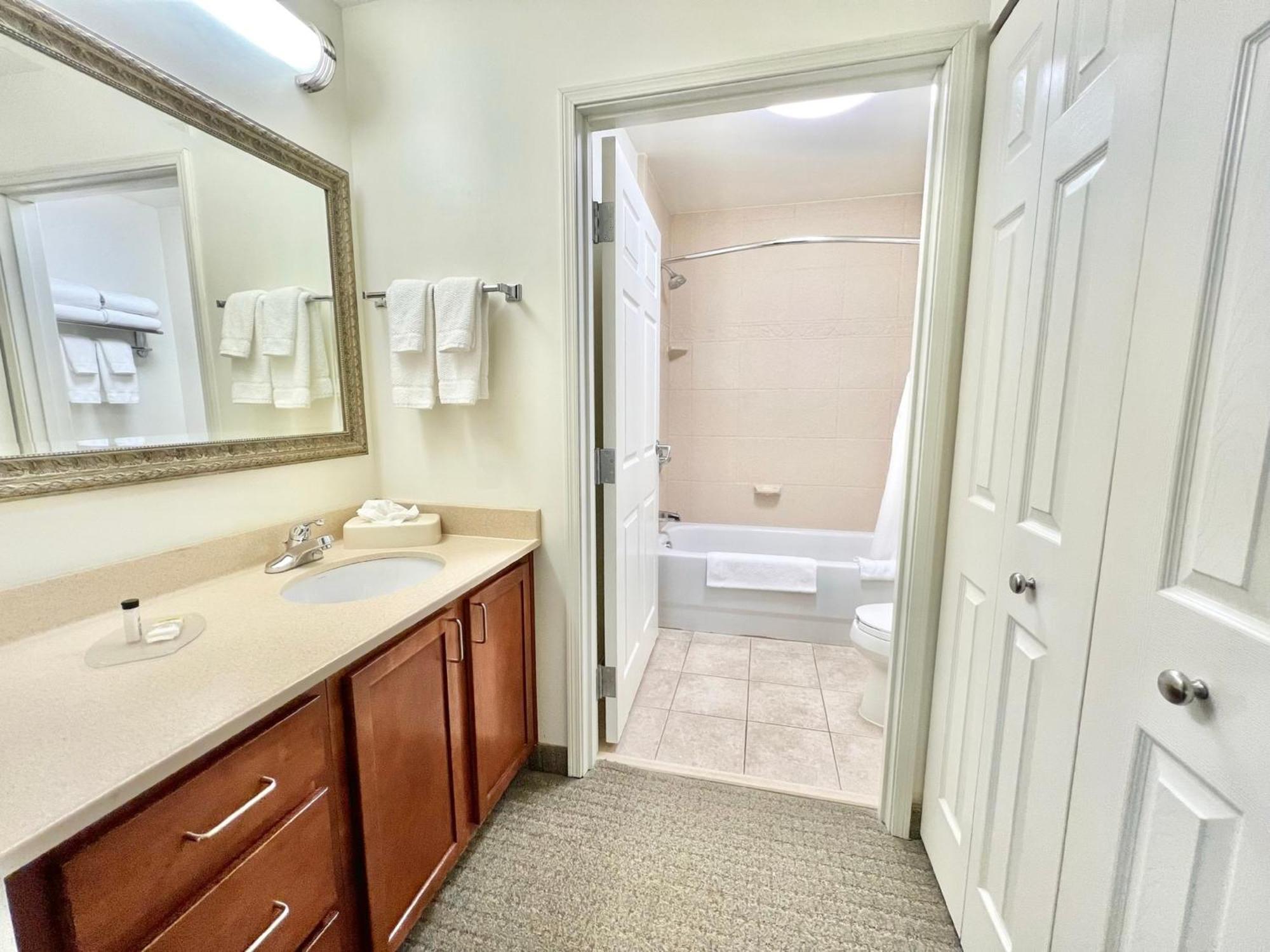 Staybridge Suites Detroit-Novi By Ihg Екстер'єр фото